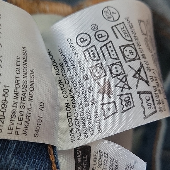 Levi's Shorts size 28 - Picture 10 of 16